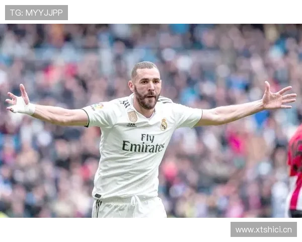 本泽马巅峰期延迟之谜:一位中锋的自我革命解析