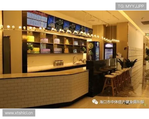 杨力维家的冰箱里塞满了蛋白粉，连饮料都按克称着喝