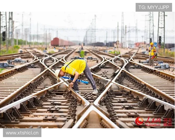 谢杏芳单手拎名牌包出门，那气场真不是一般人能撑住的！